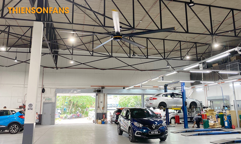 Hình ảnh quạt trần công nghiệp trong gara ô tô
